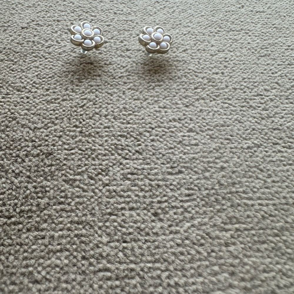 Stella and Dot Gold and White Flower Stud Earrings - Picture 4 of 7